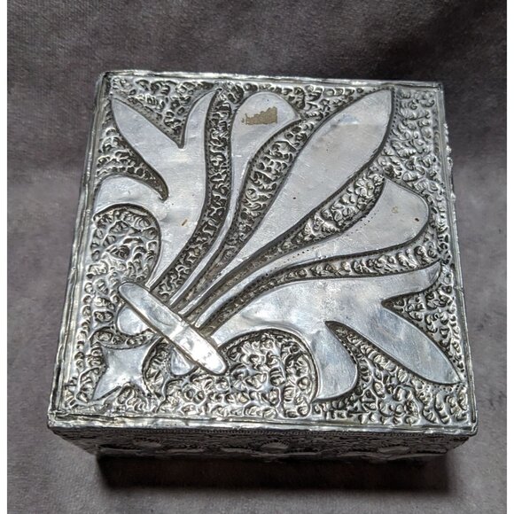 Silver Repousse Fleur De Lis Trinket Box - Picture 8 of 14